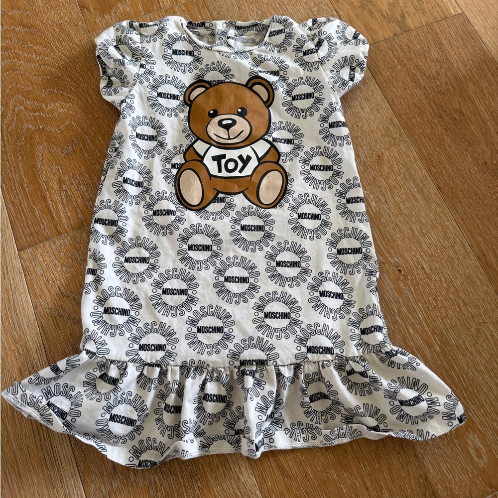 used 80% new MOSCHINO BABY
GIRLS WHITE COTTON LOGO DRESS 3t